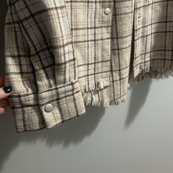 NEW IN Oversized Flannel Button Down Plaid Jacket Raw Hem NWT - Picture 5 of 11